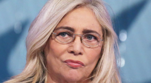 Lo sfogo di Mara Venier: "Non dormo più con mio marito, mi addormento con rosario tra le mani"