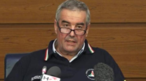 Sono diventati 201.505 i casi totali di coronavirus in Italia, con un incremento di 2.091 unita' superiore a quello (+1.739) registrato ieri. Secondo i dati del bollettino quotidiano della protezione civile, pero', continua a diminuire il saldo degli attualmente positivi, che oggi sono 105.205, con un decremento di 608 assistiti rispetto ai -290 di ieri. Il numero dei guariti e' salito a 68.941, con un +2.317 rispetto a ieri mentre i decessi sono diventati 27.359: nelle ultime 24 ore se sono contati purtroppo 382 contro i 333 di ieri. Continua a diminuire la pressione sulle strutture ospedaliere: i ricoverati in terapia intensiva sono 1.863 (93 in meno) e i ricoverati con sintomi 19.723 (630 in meno); in isolamento domiciliare restano in 83.619 (+115), il 79% degli attualmente positivi. Riprende a salire anche il numero dei tamponi: oggi ne sono stati effettuati 57.272 per un totale di 1.846.934