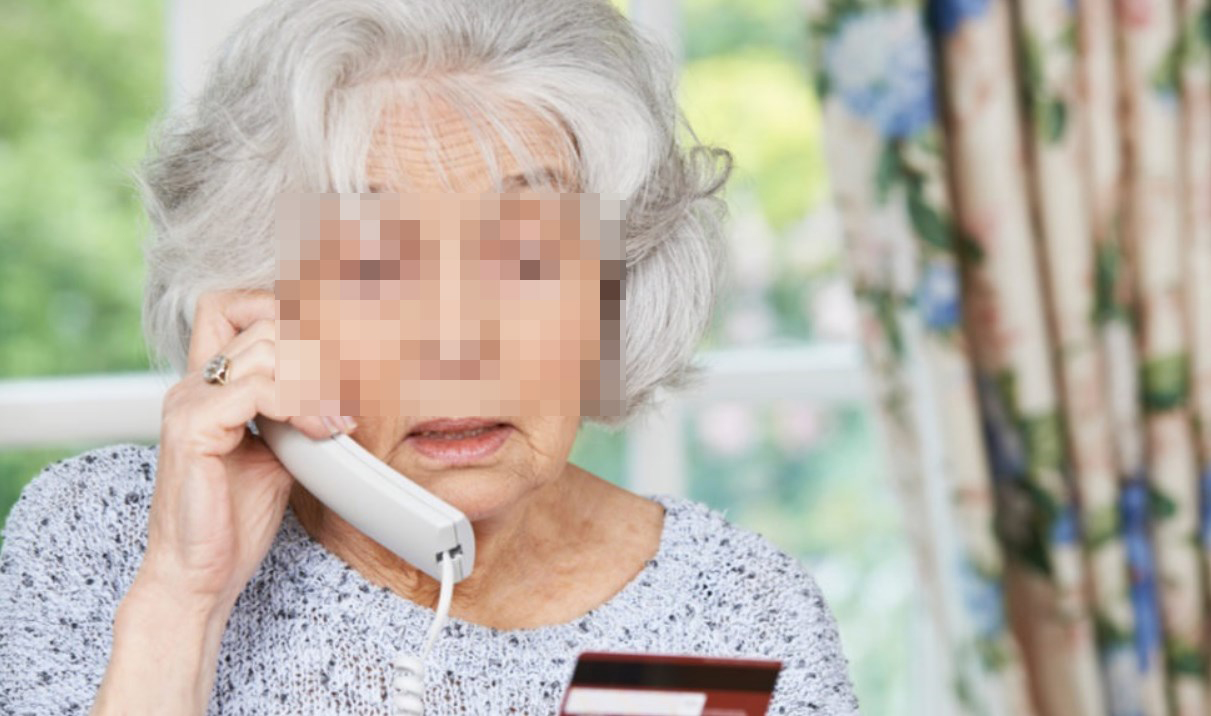 Napoli, allarme truffe agli anziani, telefonate da finti nipoti che piangono: "Nonna aiutami" 