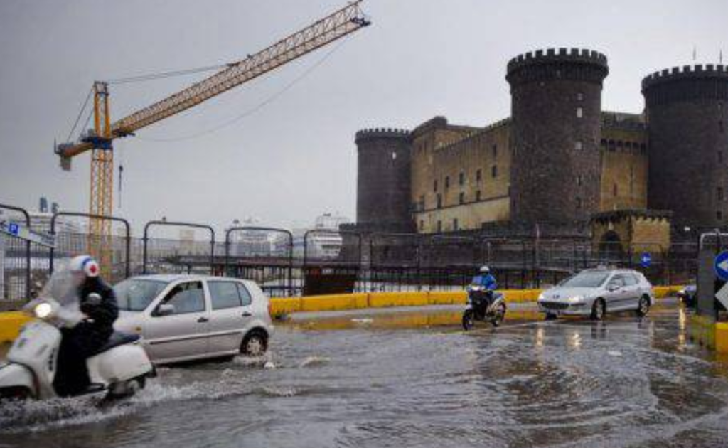 Meteo Napoli, stop sole e caldo: arrivano le piogge e calano le temperature