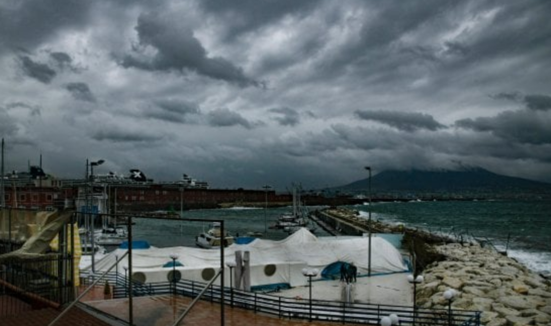 Meteo Napoli, dopo il bel tempo tornano i temporali: nuovo cambiamento in arrivo 