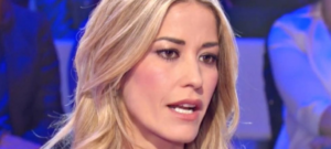 Il dramma di Elena Santarelli, il figlio bullizzato: "Preso in giro perché non aveva i capelli" 