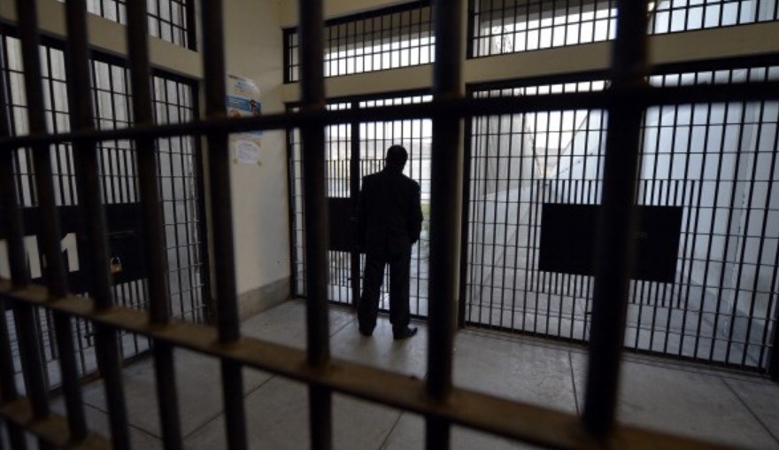 "Ma quale Sky, in rivolta per gli insetti nel cibo", tensioni all'interno del carcere di Secondigliano