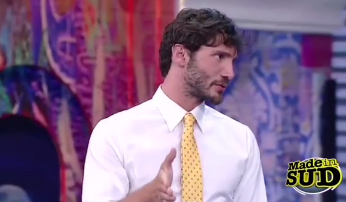 Stefano De Martino a Made in Sud saluta Belen, è subito imbarazzo in studio