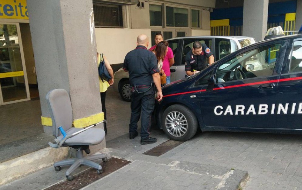 Napoli, tentata truffa alle Poste, fermata una coppia