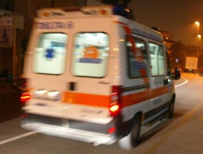 Incidente sull'A3, centauro in contromano falciato da un'auto: corpo a brandelli sulla carreggiata