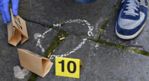 Agguato a Torre Annunziata nella notte, uomo di 33 anni raggiunto da colpi di pistola 