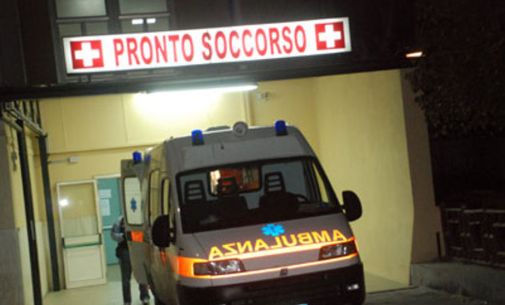 Dramma in provincia, bimbo di 5 anni cade dalla finestra e muore