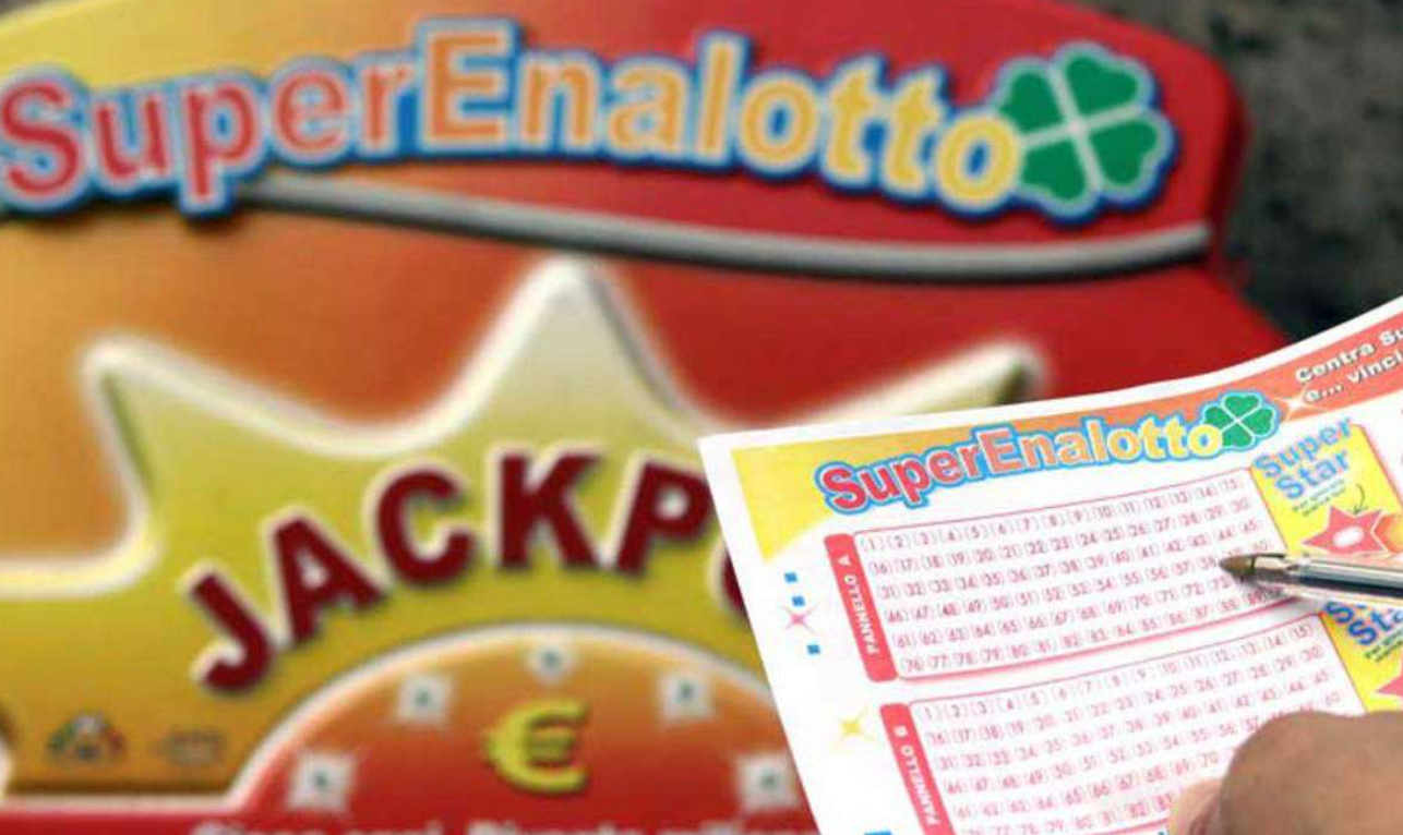 Vittoria al SuperEnalotto a Napoli, centrato il 5: porta a casa più di 50mila euro