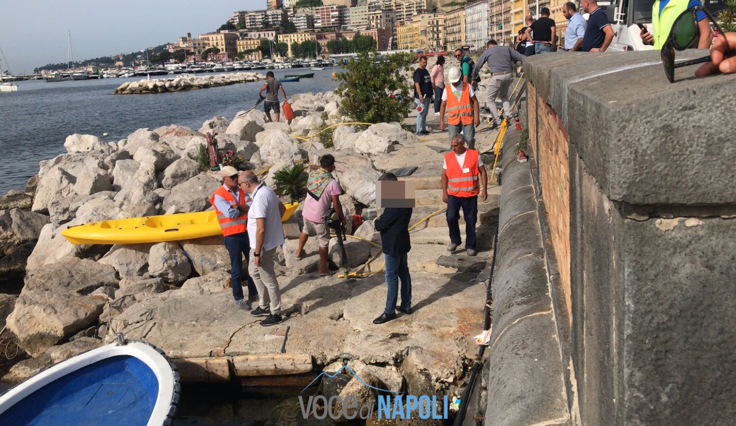 Blitz della Guardia Costiera a Mergellina, demoliti ormeggi abusivi