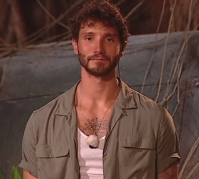 Stefano De Martino attaccato duramente dopo la puntata dell'Isola dei Famosi