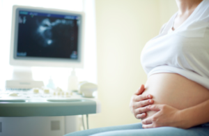 Coronavirus, in Italia donna incinta guarisce con cura di plasma iperimmune: "Primo caso al mondo"