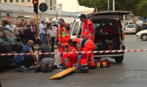 travolge e uccide pedone