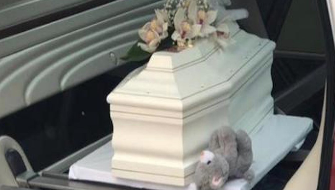 Tragedia in ospedale, madre ha un parto gemellare, ma un bambino nasce morto 