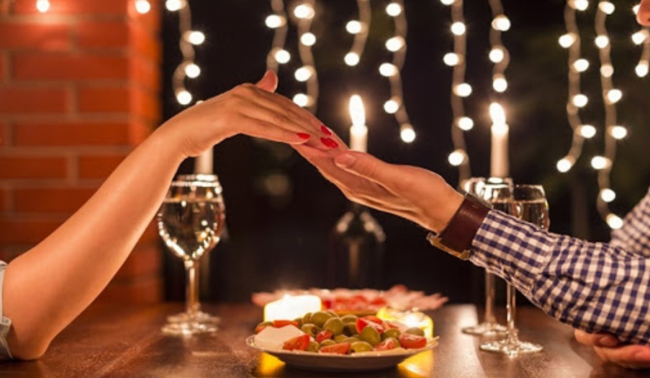 San Valentino, il sindaco campano invita i genitori a uscire: "Vi tengo io i figli" 