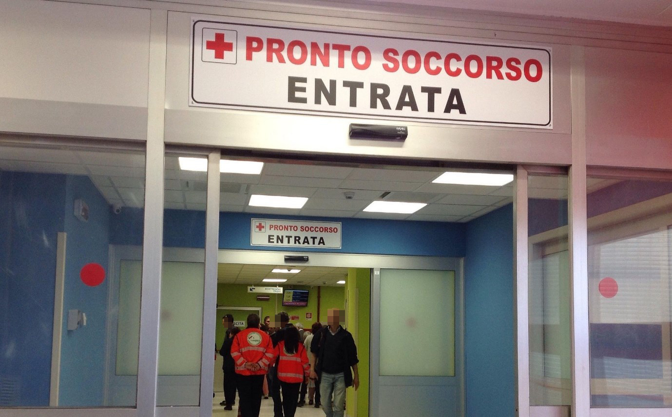 Dramma in ospedale, incinta al sesto mese, parto d'urgenza: muore prima lei e poi il bambino 