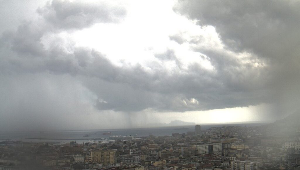 https://www.vocedinapoli.it/2017/05/08/meteo-napoli-tempo-in-peggioramento-avviso-della-protezione-civile/