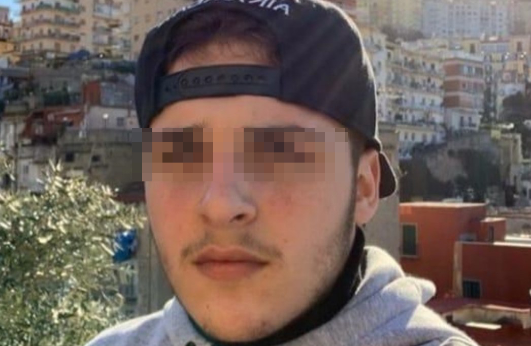 Omicidio Ugo Russo, parla il 17enne che era con lui: "Rapina perché non avevamo soldi per andare a ballare"