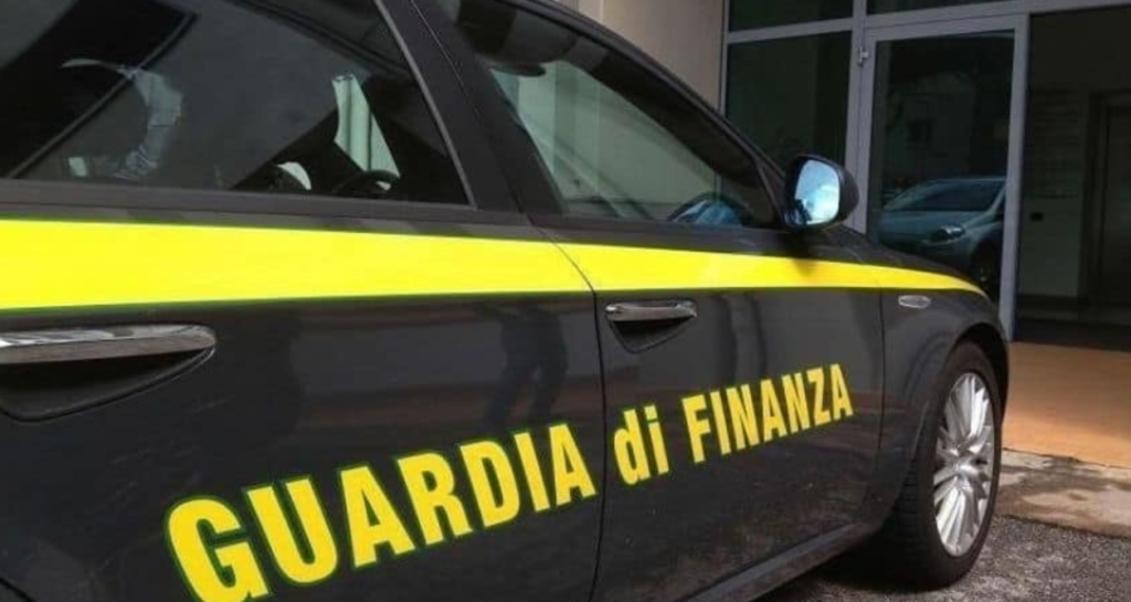 Blitz della Guardia di Finanza: sequestrati 300.000 articoli di Carnevale pericolosi