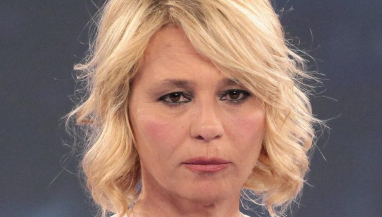 Maria De Filippi, il ricordo sulla sua infanzia sorprende i fan: "Mio fratello mi ha sparato"