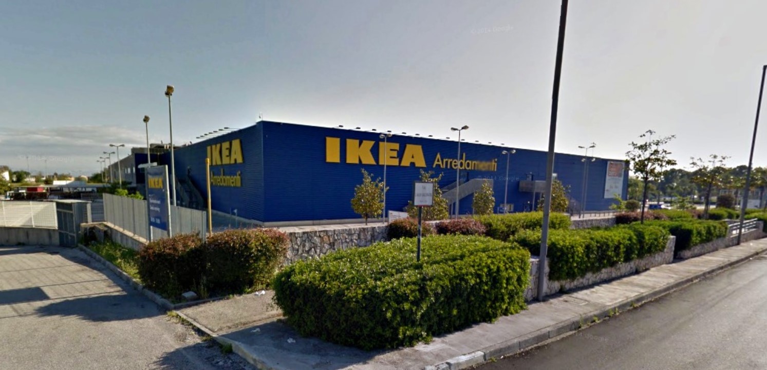 Maxi rapina da Ikea ad Afragola, banditi portano via 110mila euro