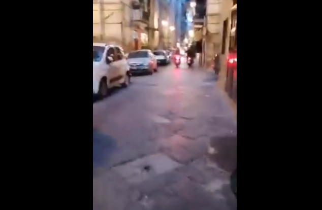 Fase 2, motorini riprendono a sfrecciare tra i vicoli dei Quartieri Spagnoli 