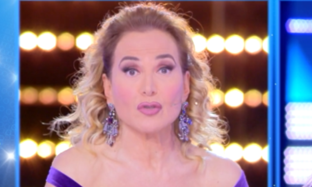 Lele Mora spiazza tutti a Live Non è la D'Urso: "In ufficio dalla Pivetti membri della banda della Magliana"