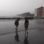 Bomba d'acqua si abbatte su Napoli, finalmente arriva la pioggia che tutti aspettavano 