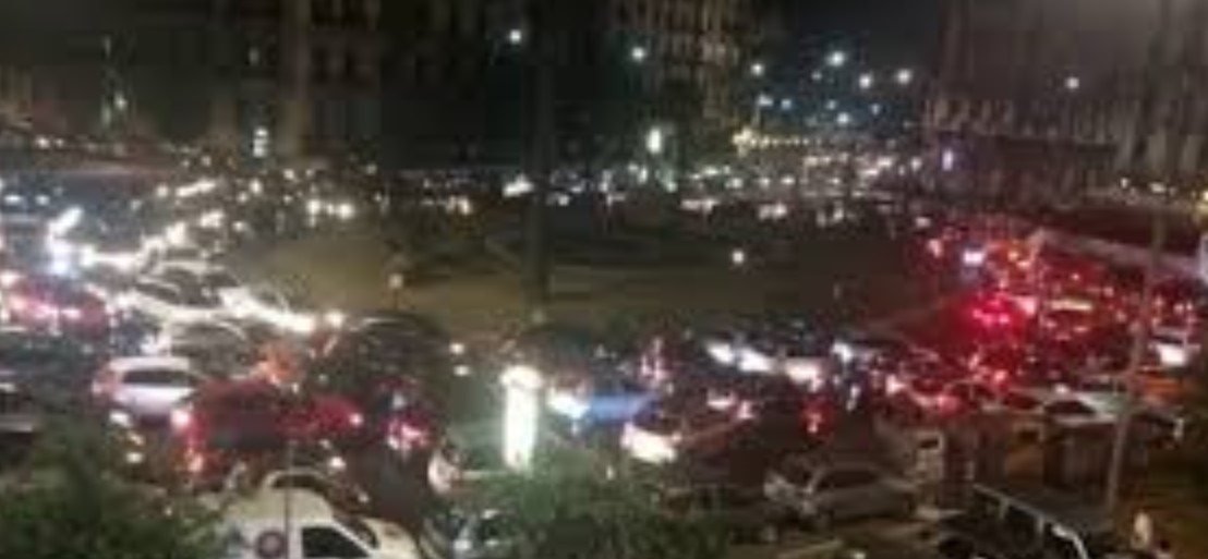 Spari nella notte a Napoli, feriti due uomini nella Galleria Laziale