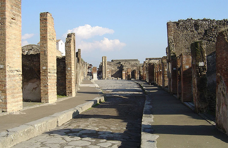 A Pompei riaprono vico del Lupanare e via degli Augustali