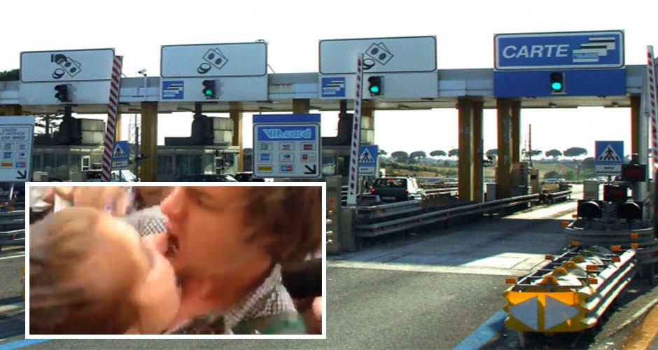 Casello strappa a morsi