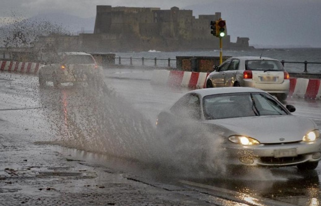 Gente in strada terrorizzata Panico al Centro Direzionale GUARDA IL VIDEO DELLE TESTIMONIANZE