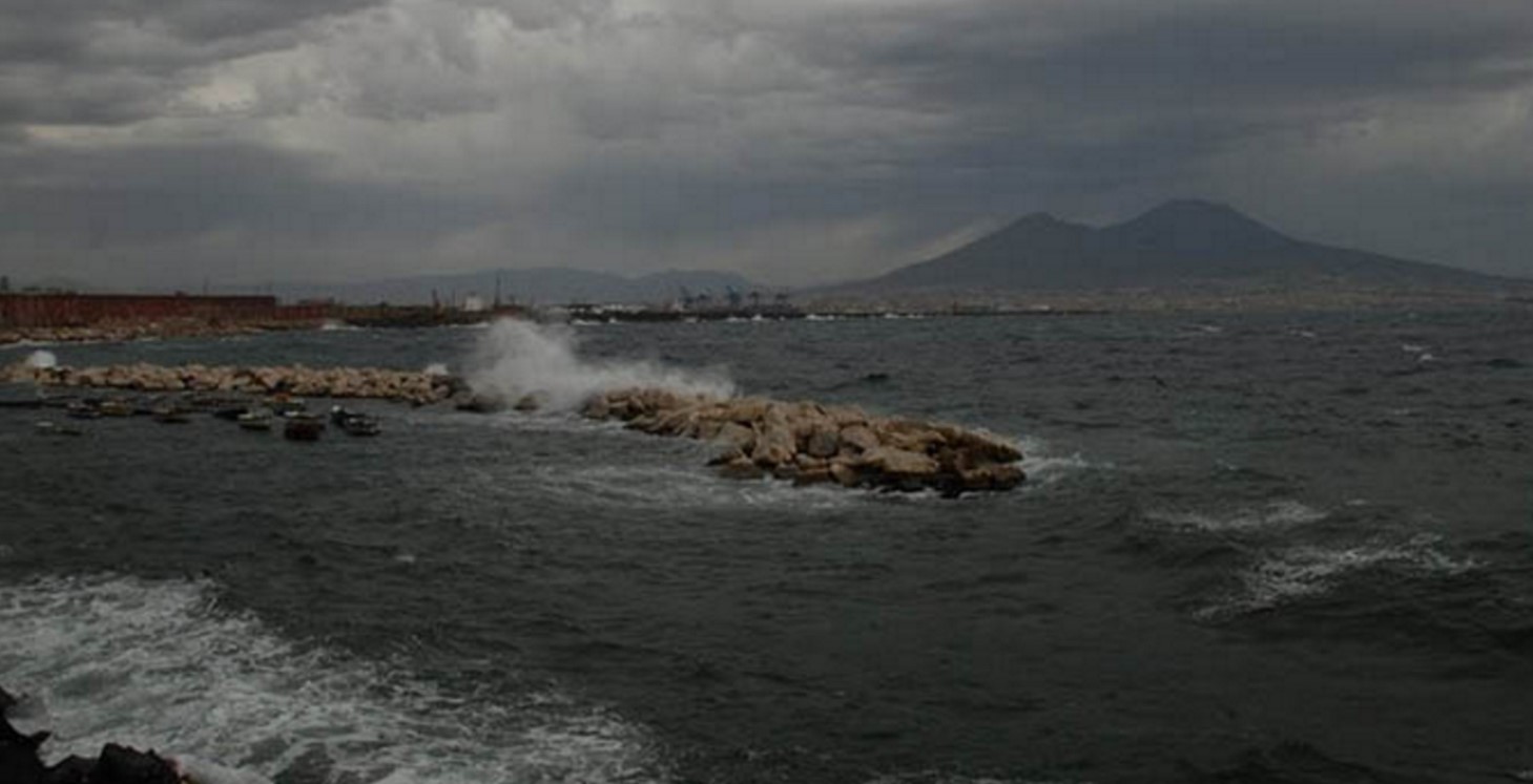Allerta Protezione Civile in Campania, forti venti e mare mosso 