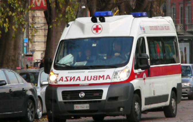 Incidente a Napoli: cade dallo scooter, grave 16enne