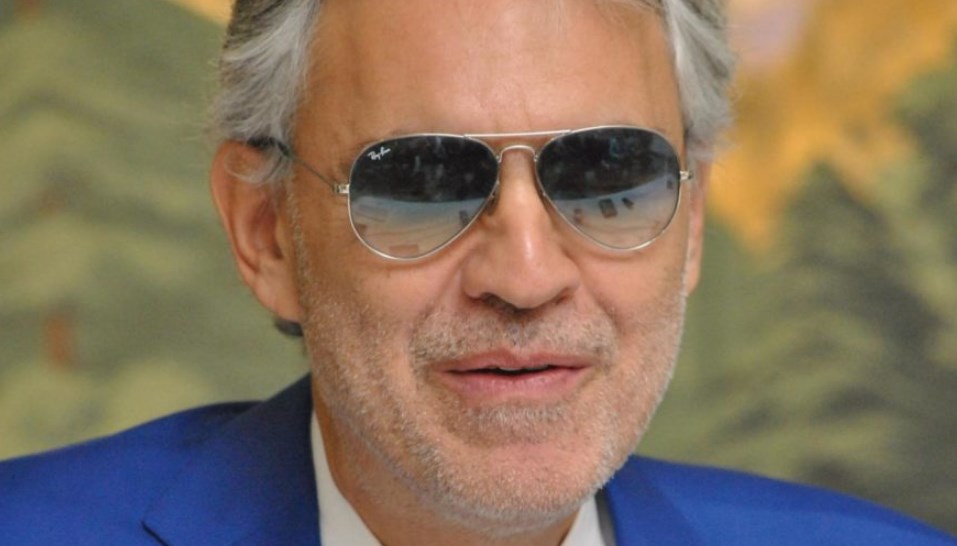Andrea Bocelli si difende dalle accuse e tira in ballo Napoli: "Dopo la vittoria ha fatto il diavolo a quattro"