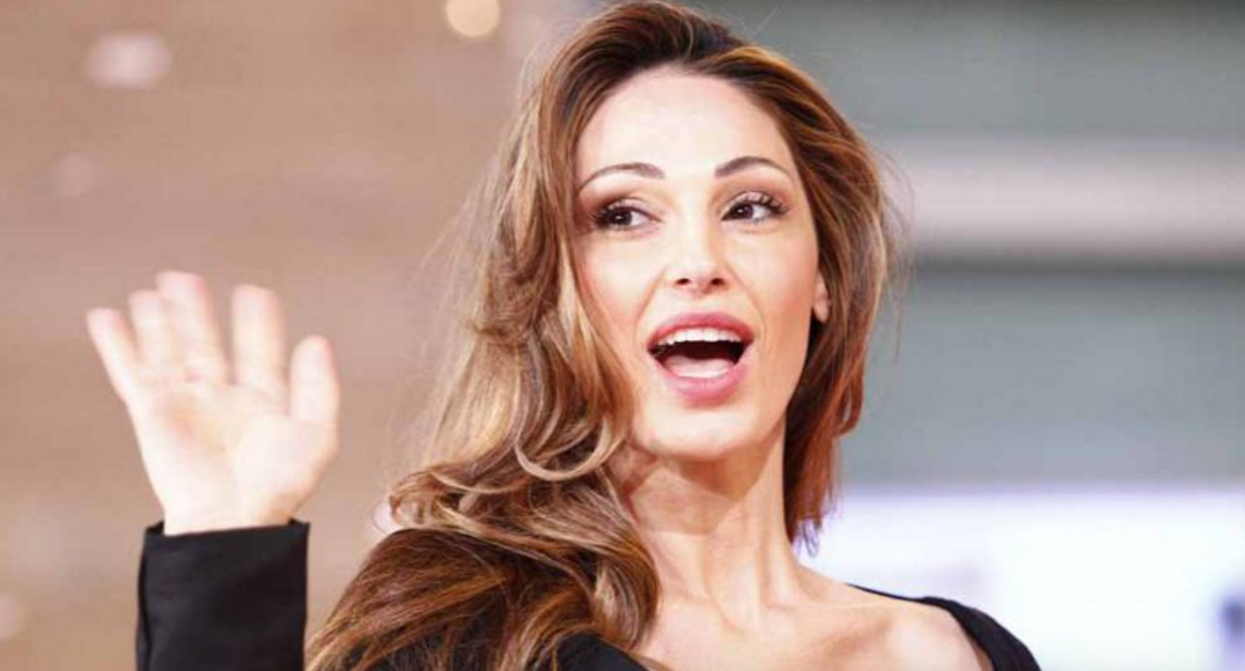 Anna Tatangelo zittisce tutti: l'ultimo post su Facebook 