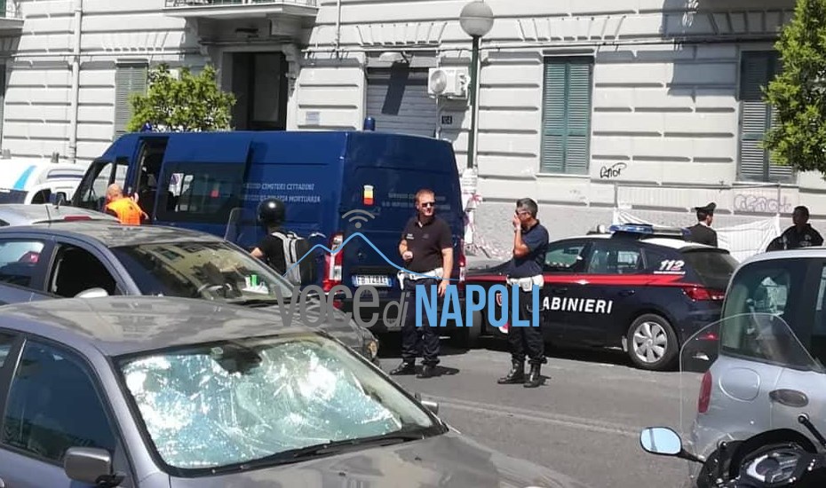 Napoli, donna si lancia nel vuoto a Fuorigrotta
