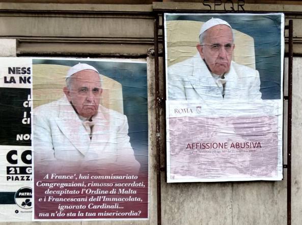 Attacco a Papa Francesco, affissi a Roma dei manifesti abusivi contro il Pontefice