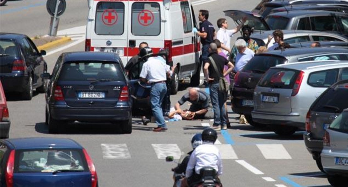 Avellino, Travolta Da Un'auto Mentre Attraversava Sulle Strisce ...