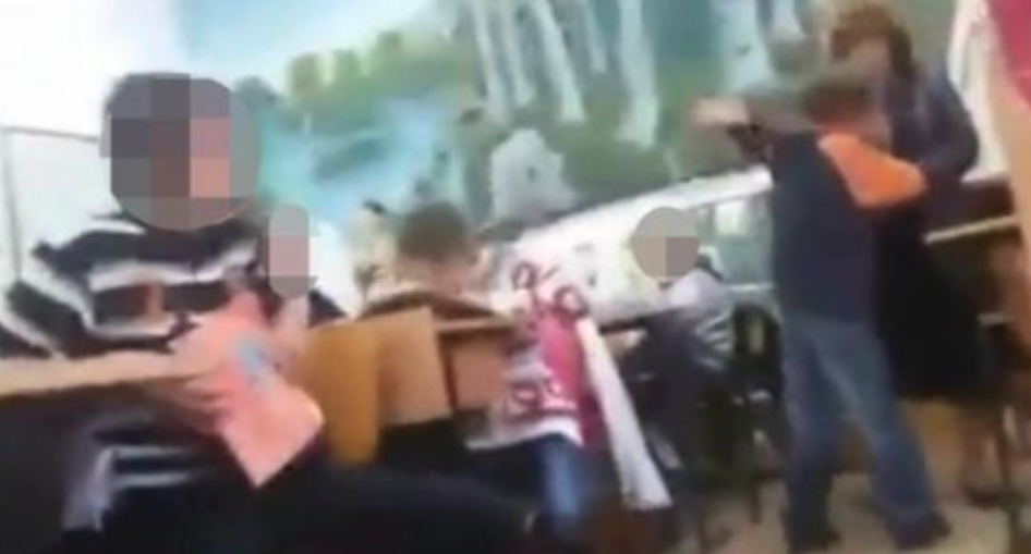 bimbo picchia maestra frattamaggiore