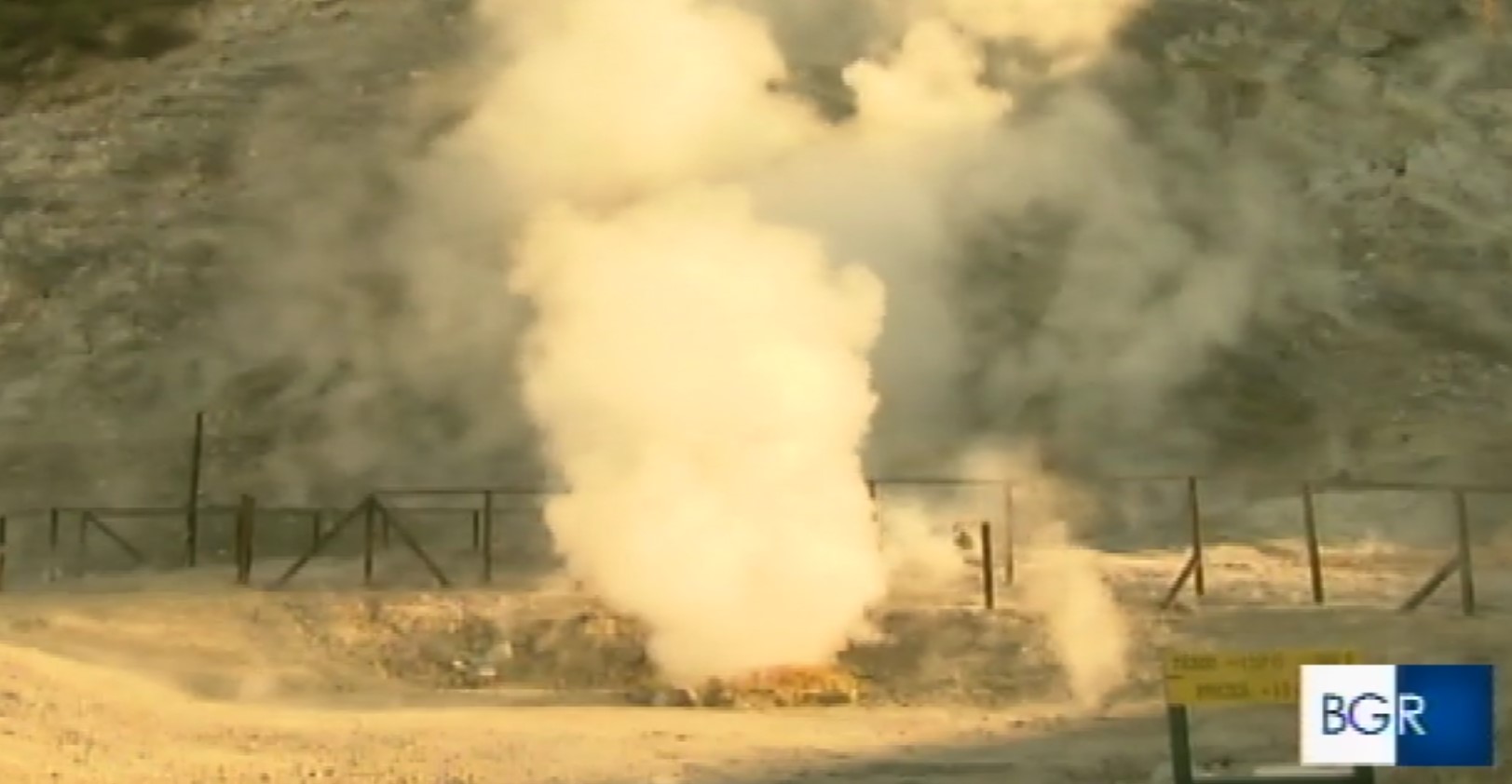 Bradisismo a Pozzuoli, l'allerta è di livello giallo: la parola all'esperto 