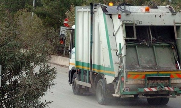 Tragedia a Casoria, uomo investito da un camion dei rifiuti