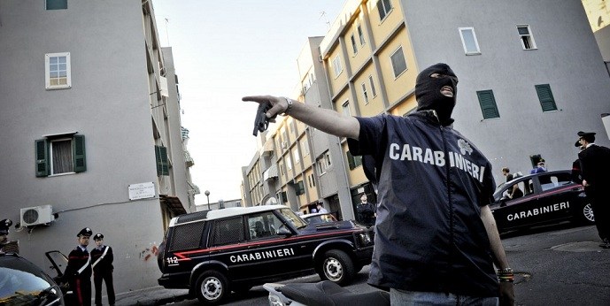 Blitz anticamorra all'alba, 14 arresti nel clan Paternio e sequestro per 4 milioni