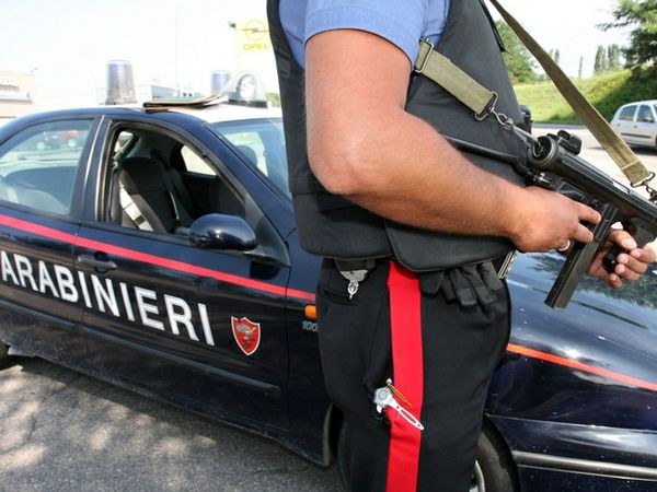 Napoli, arrestati ladri seriali: avevano commesso 6 rapine in 2 ore