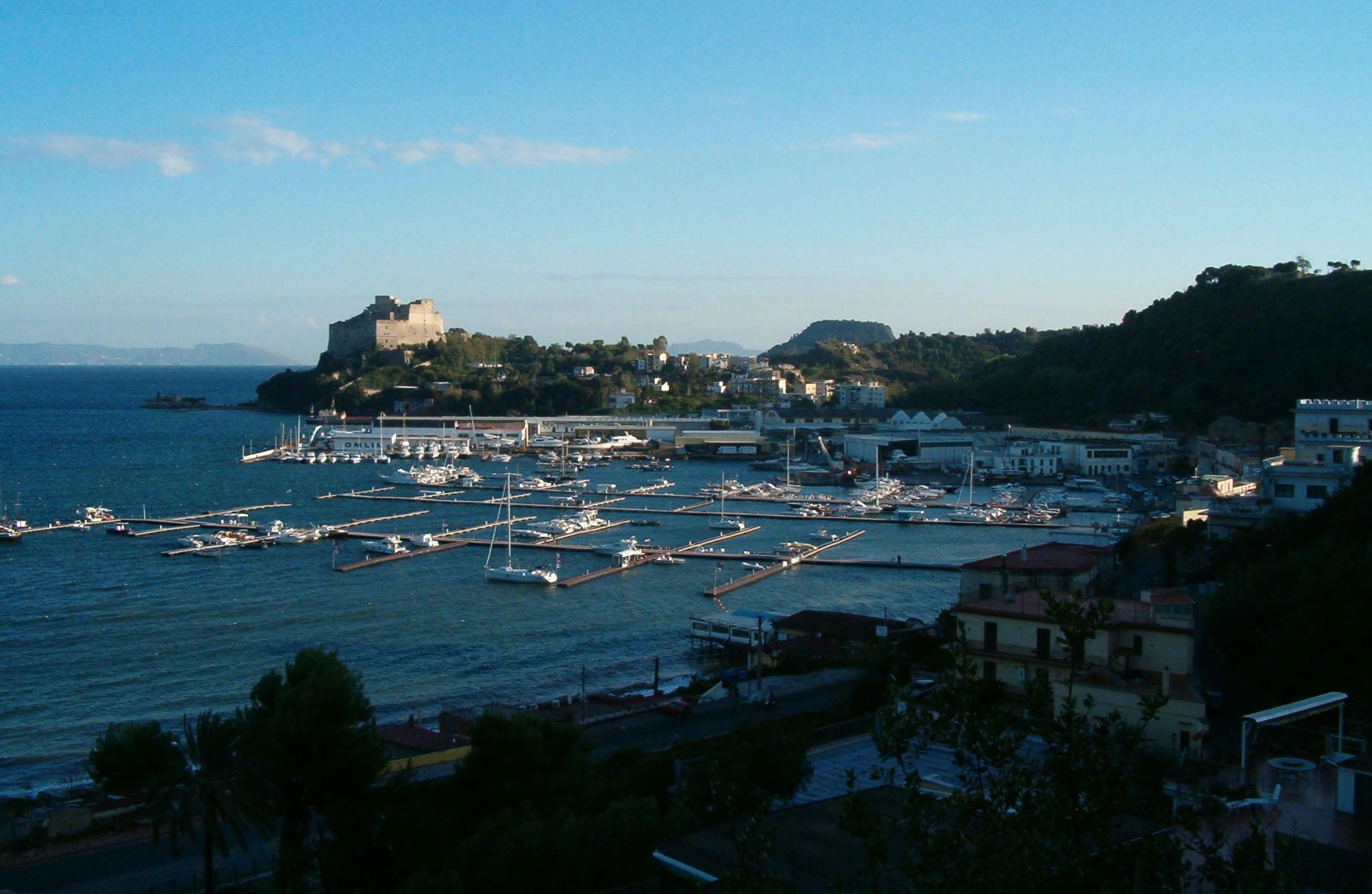 Spiagge a Napoli: castello di Baia