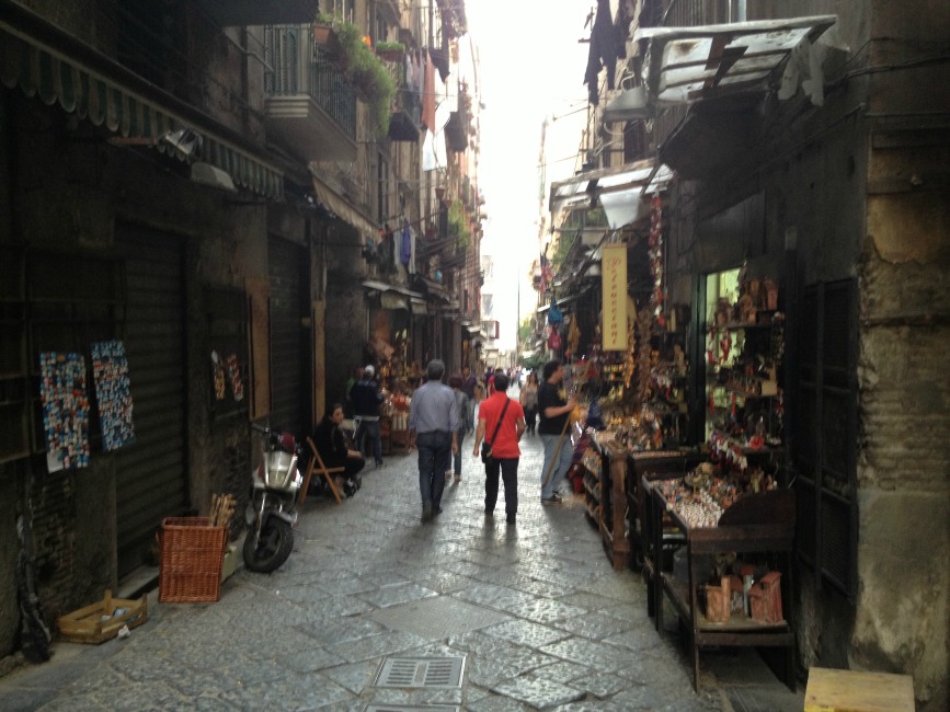 Centro storico di Napoli: nuova pietra per la pavimentazione