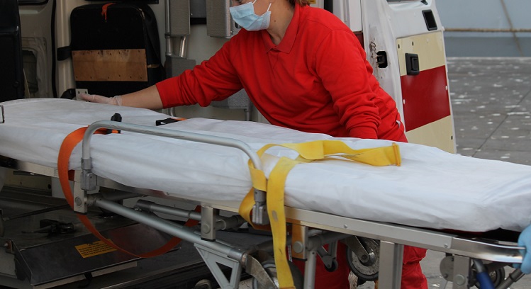 Ciclista travolto da un'auto nel casertano, è ricoverato in fin di vita