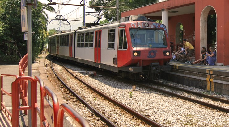 Chiusa la circumvesuviana di Meta di Sorrento: troppe rapine