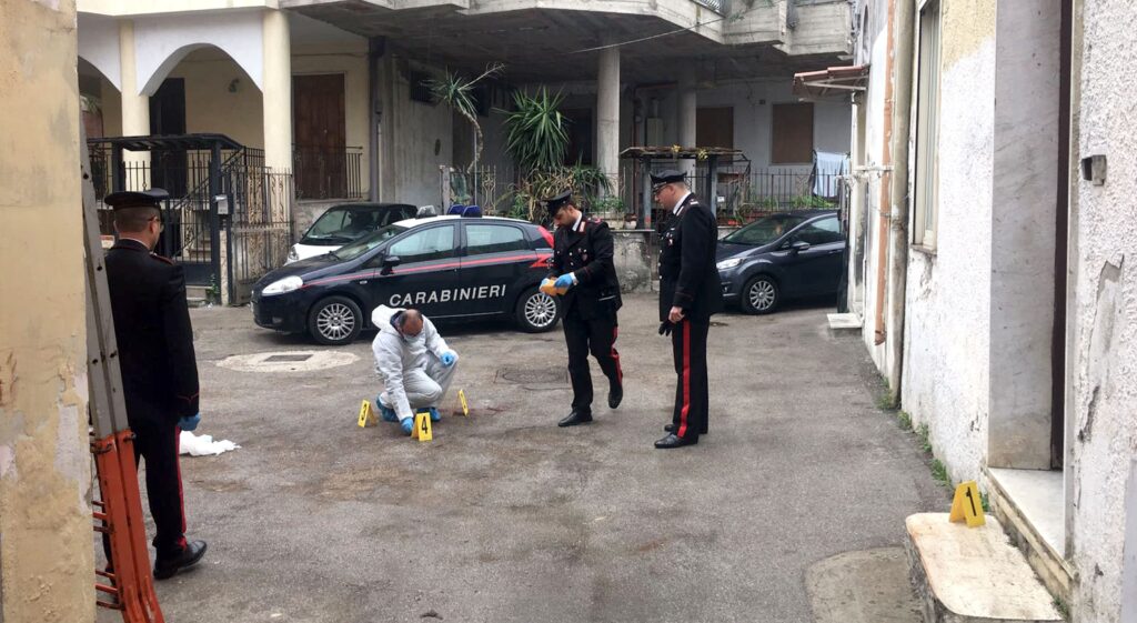 Colpisce un uomo a martellate, fermato dai carabinieri