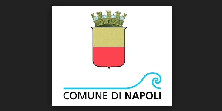 Comune di Napoli, arriva la delibera per il decoro urbano: ecco cosa dovranno fare chioschi e bancarelle